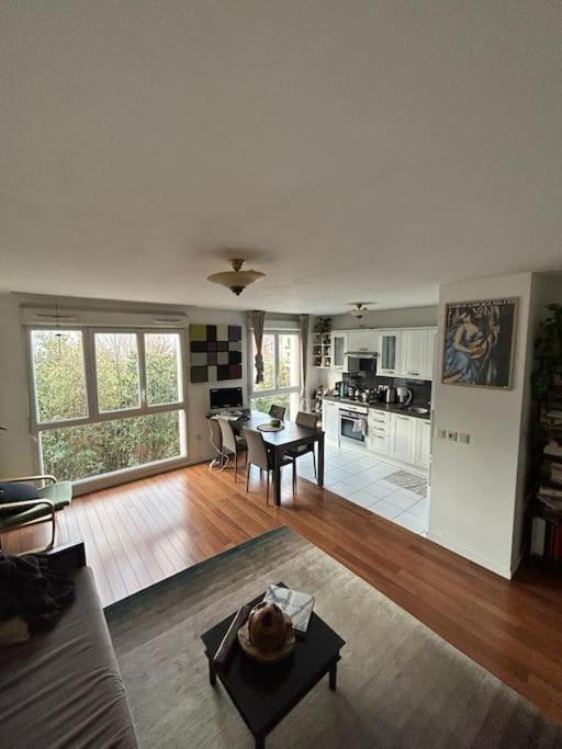 Appartement Spacieux Et Lumineux Aux Portes De Paris - Ideal Pour Visiter Et Se Reposer Bondy Kültér fotó